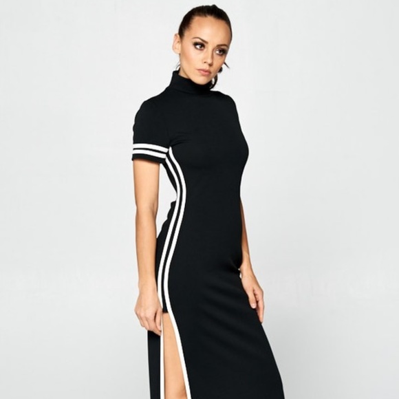 WinWin Dresses & Skirts - Short Sleeve Striped Detail Maxi Dress